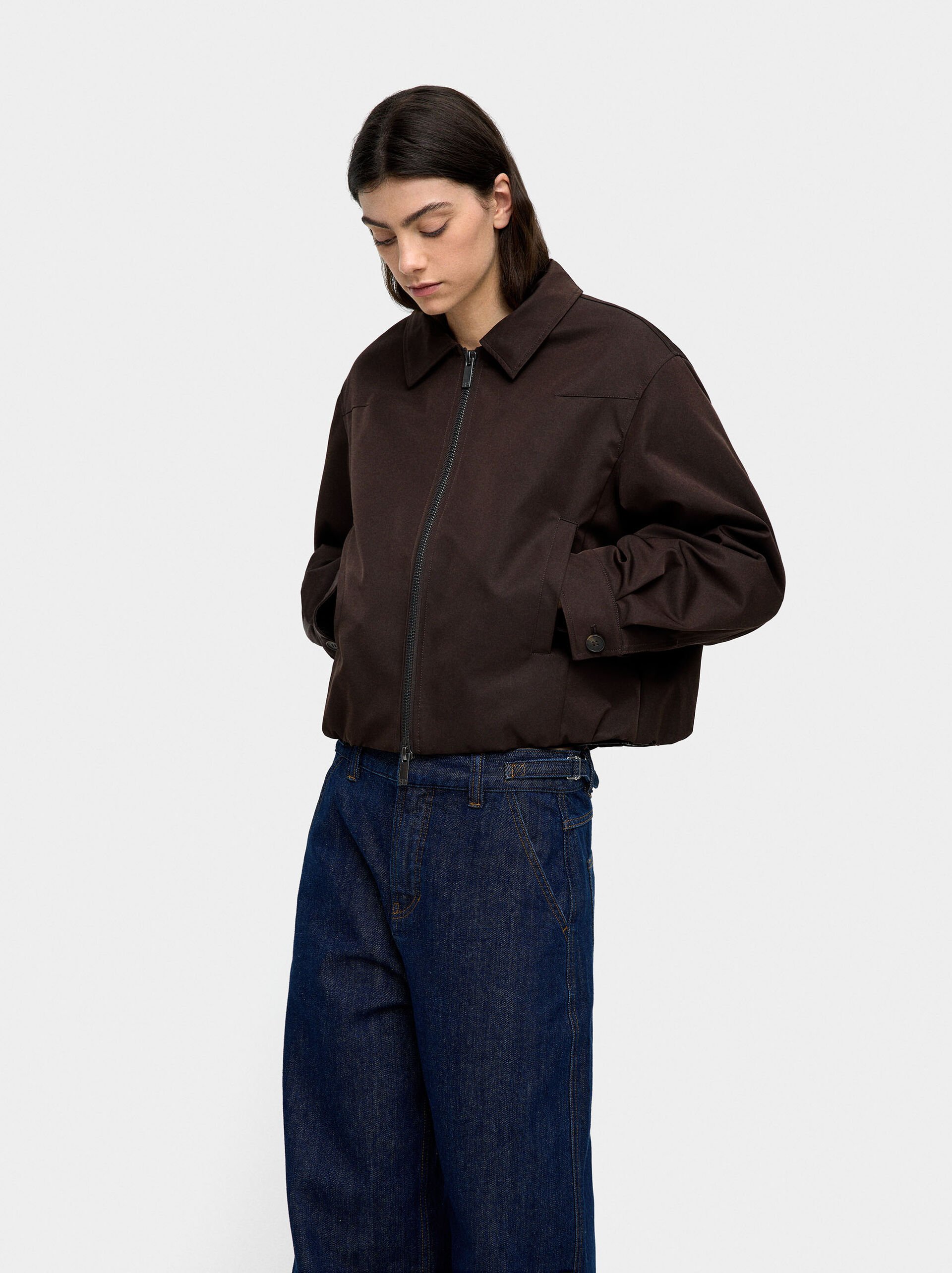 Light jacket with zipper closure image number 0.0