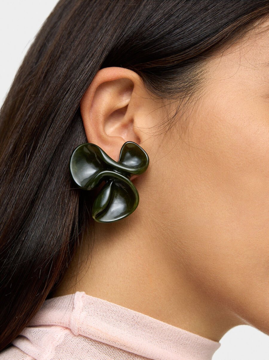 Pendientes de flor de resina