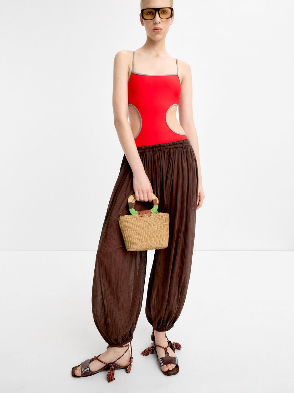 Tote bag with straw effect and multicolor handle