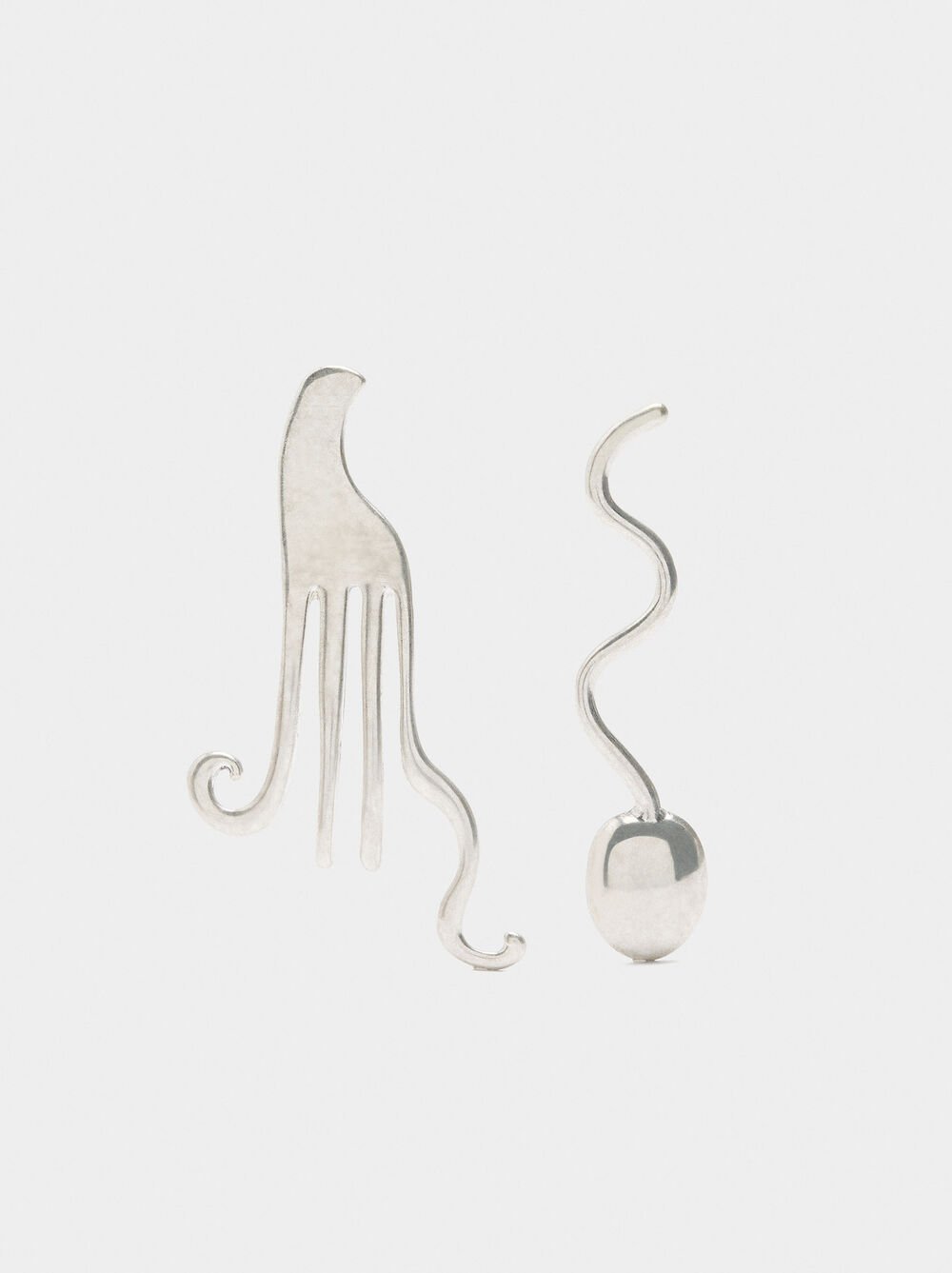 Asymmetrical earrings with fork and spoon