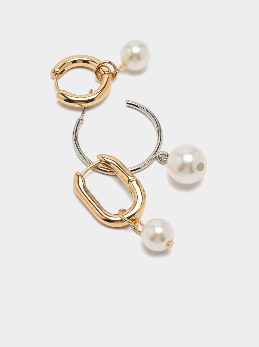 Set of bicolor hoop earrings with pearls