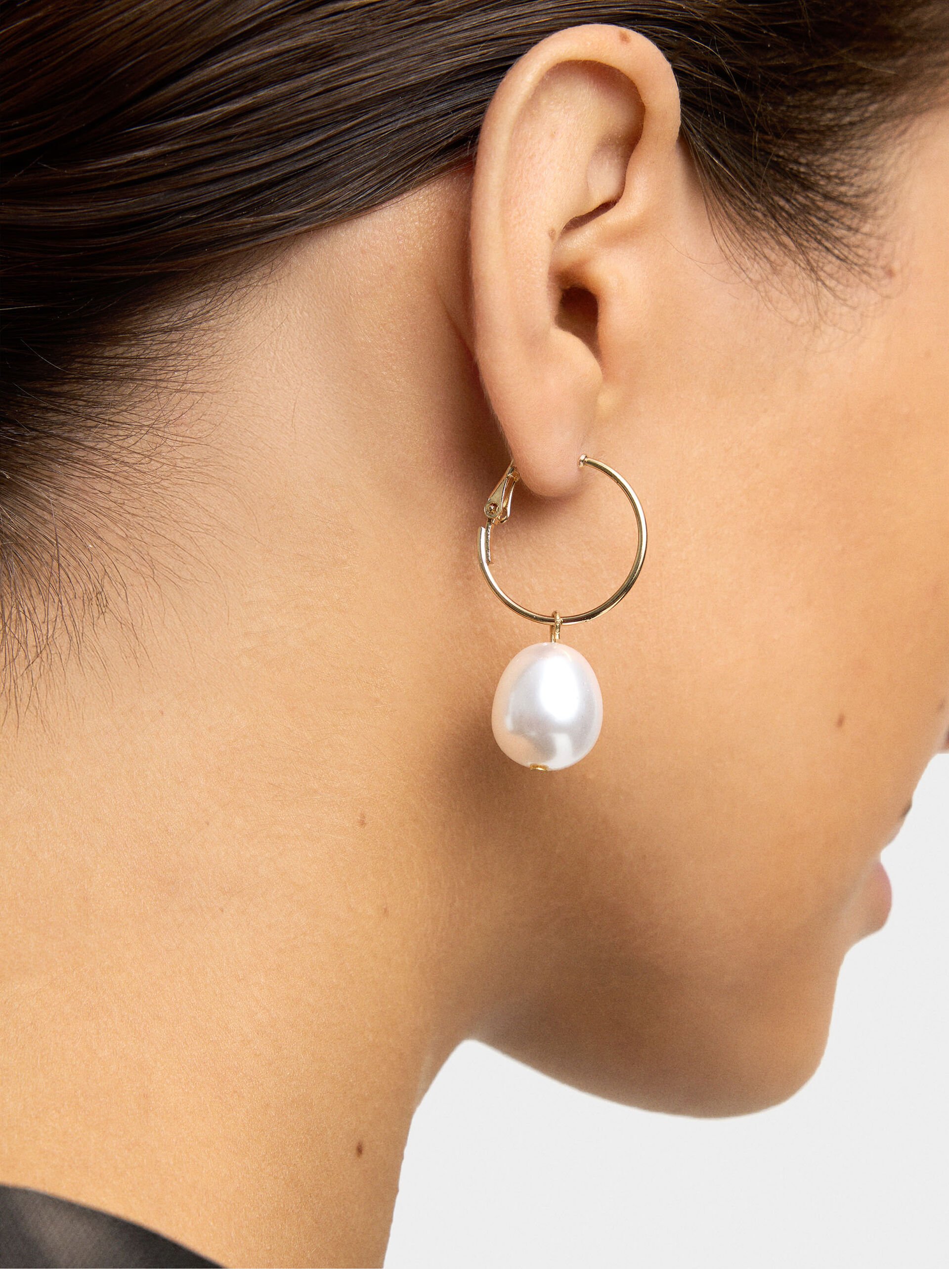 Hoop earrings with pearls image number 1.0