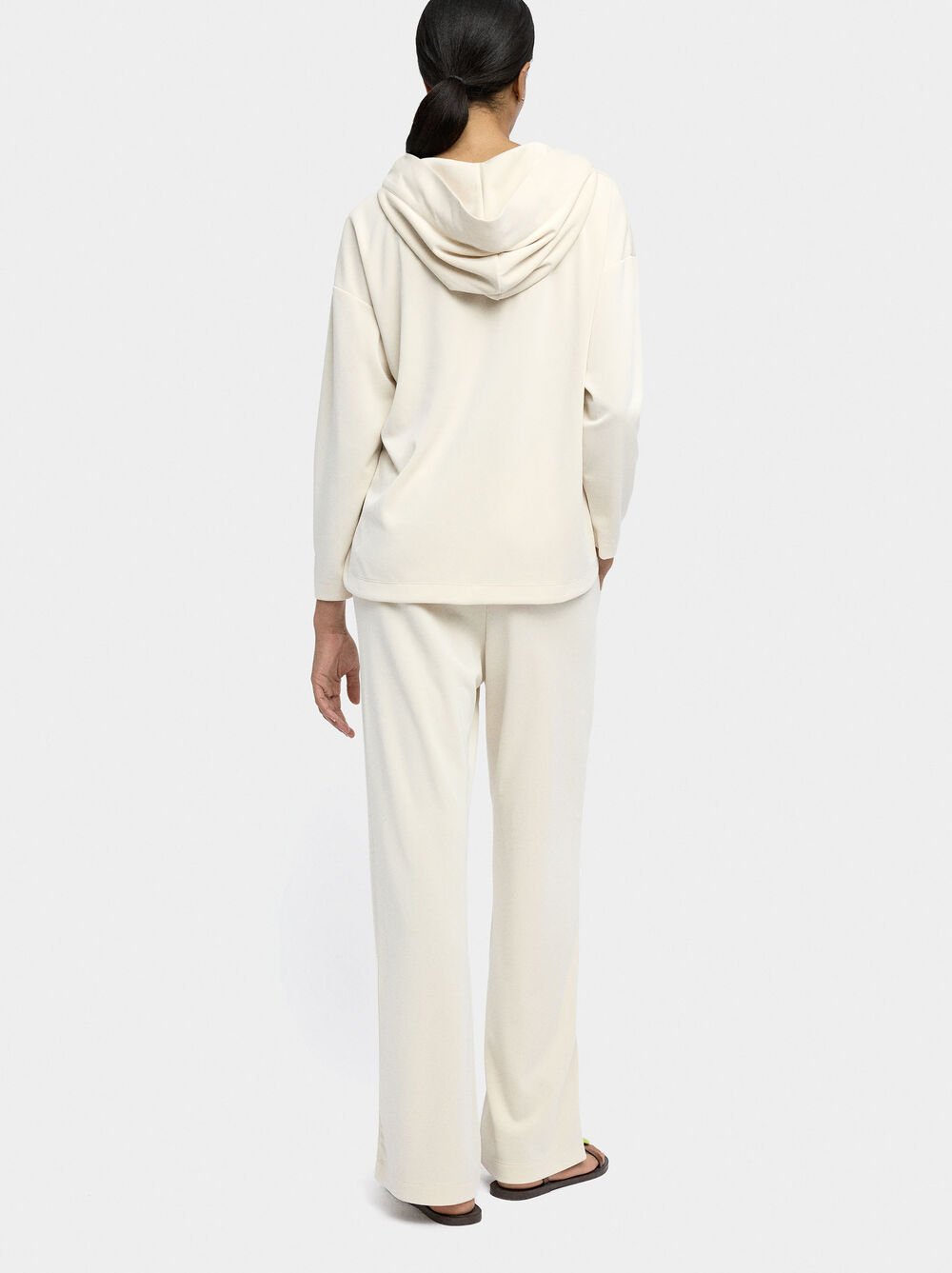 Fluid trousers with elastic waist