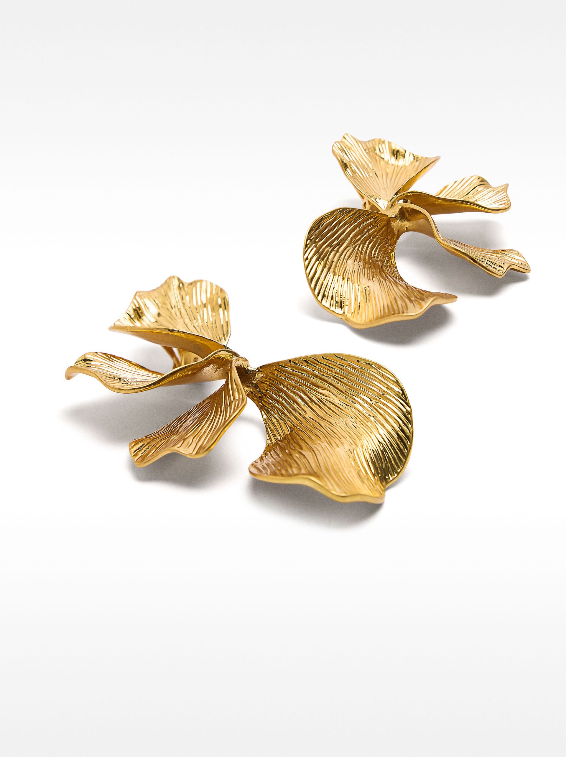 Boucles d'oreilles maxi fleur avec relief image number 2.0