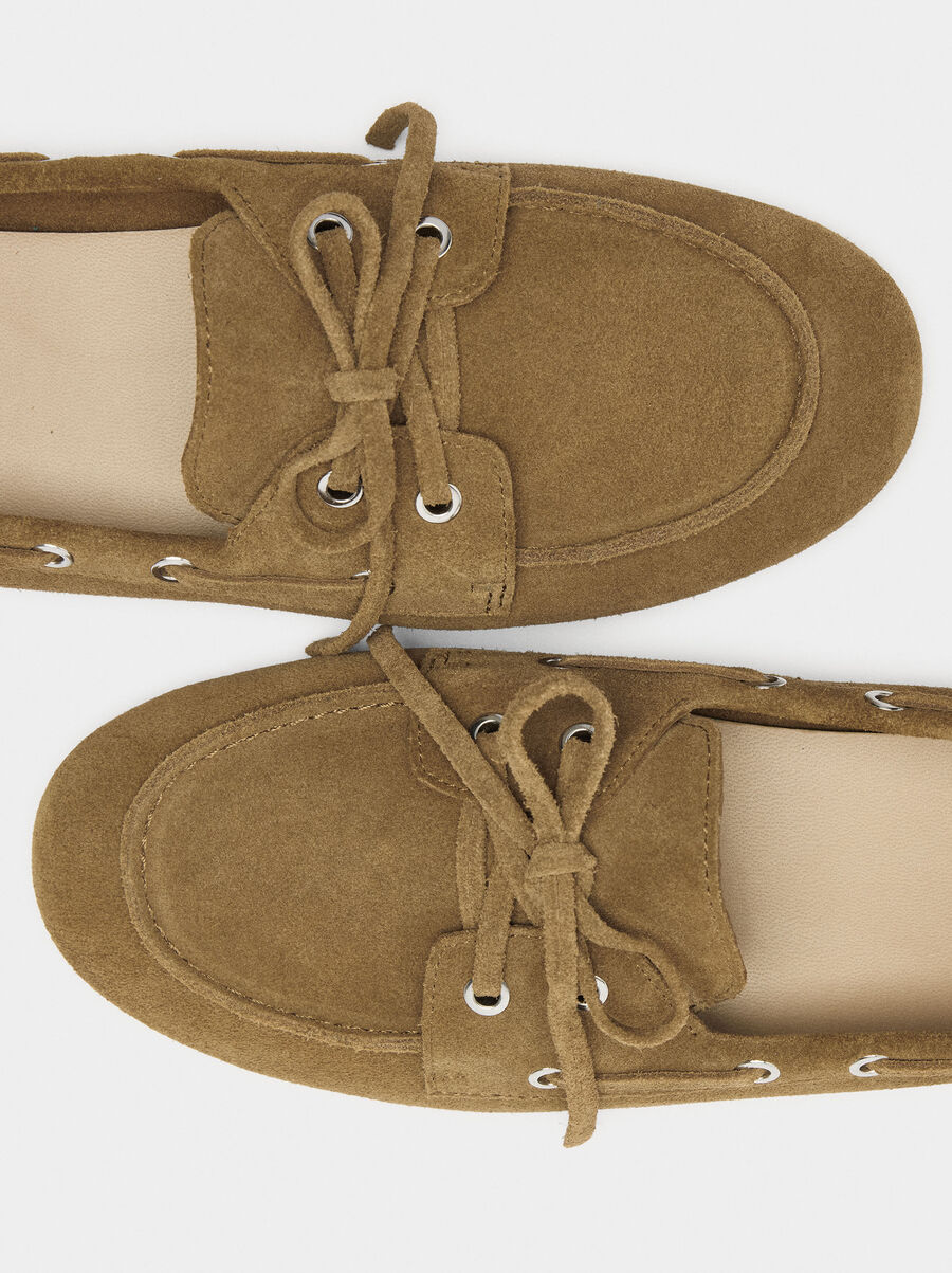 Leather moccasins with laces