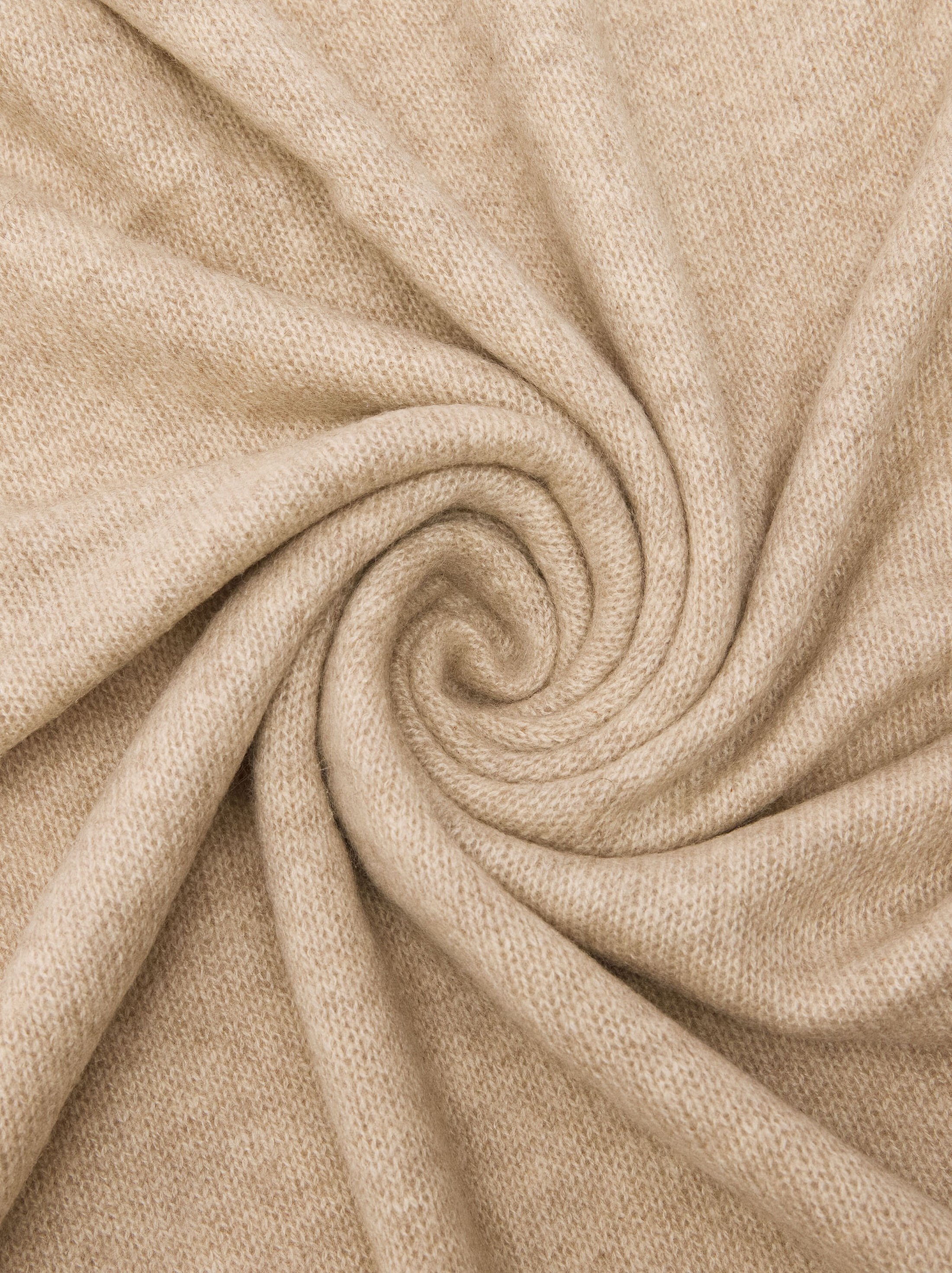 100% cashmere scarf image number 1.0