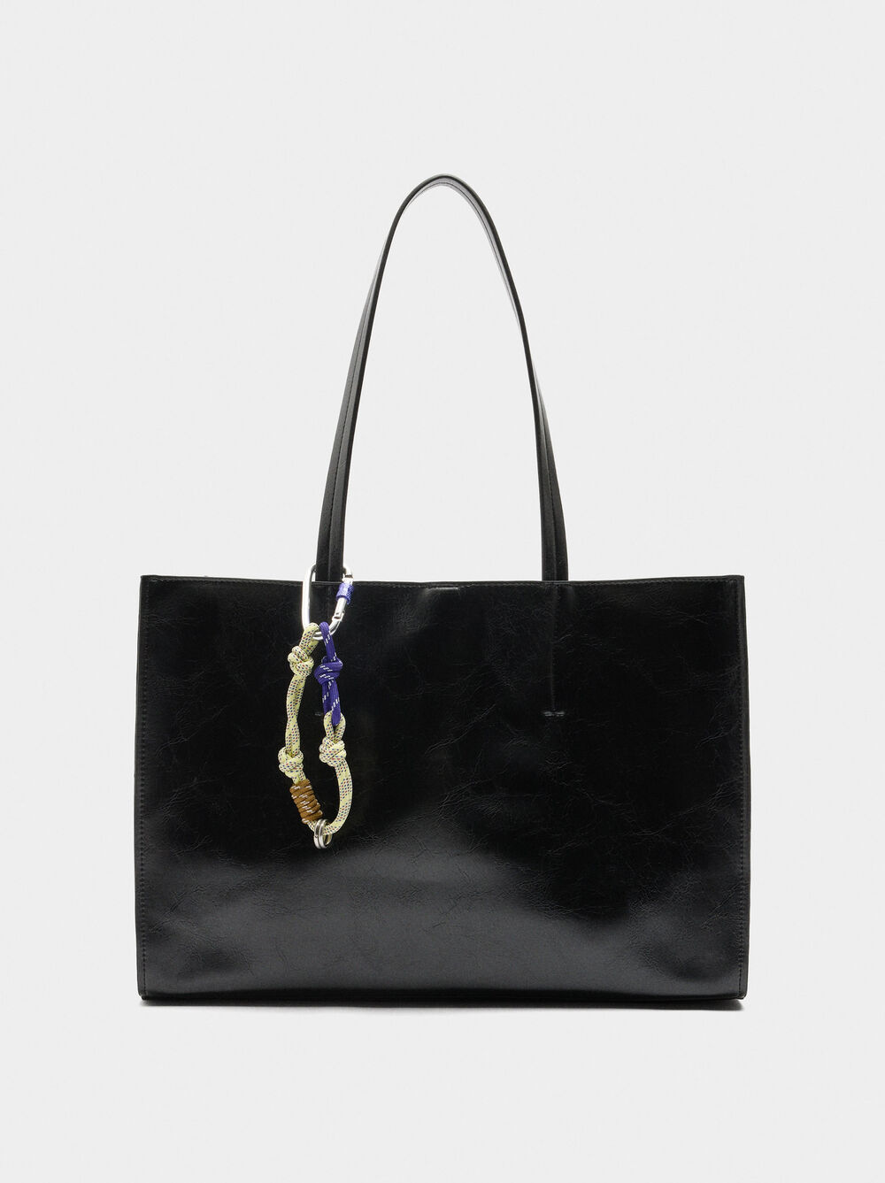 Shopper bag with pendant