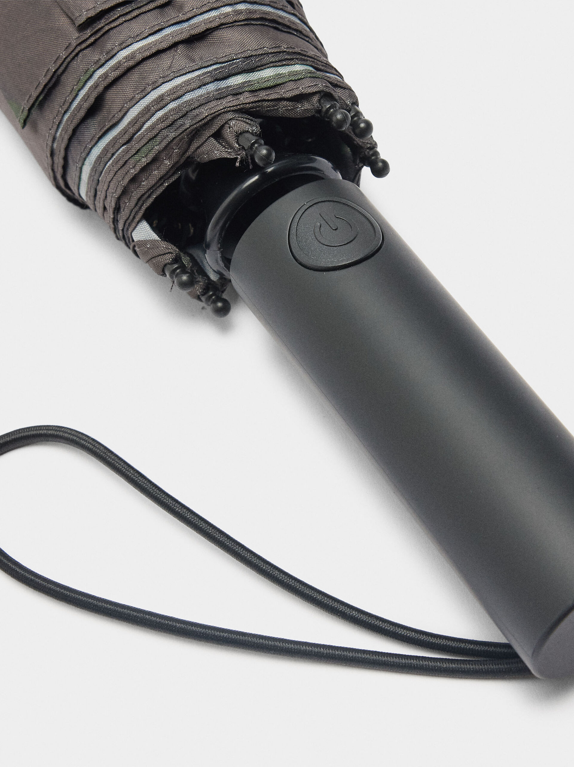Medium umbrella image number 1.0
