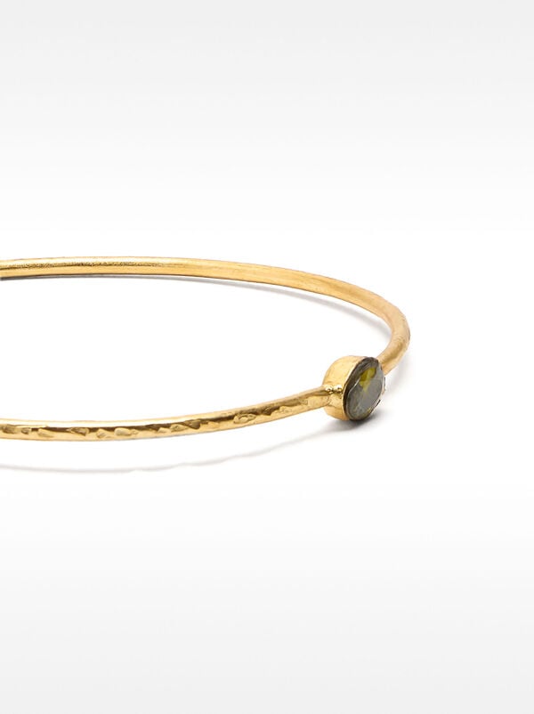 Rigid bracelet with stone