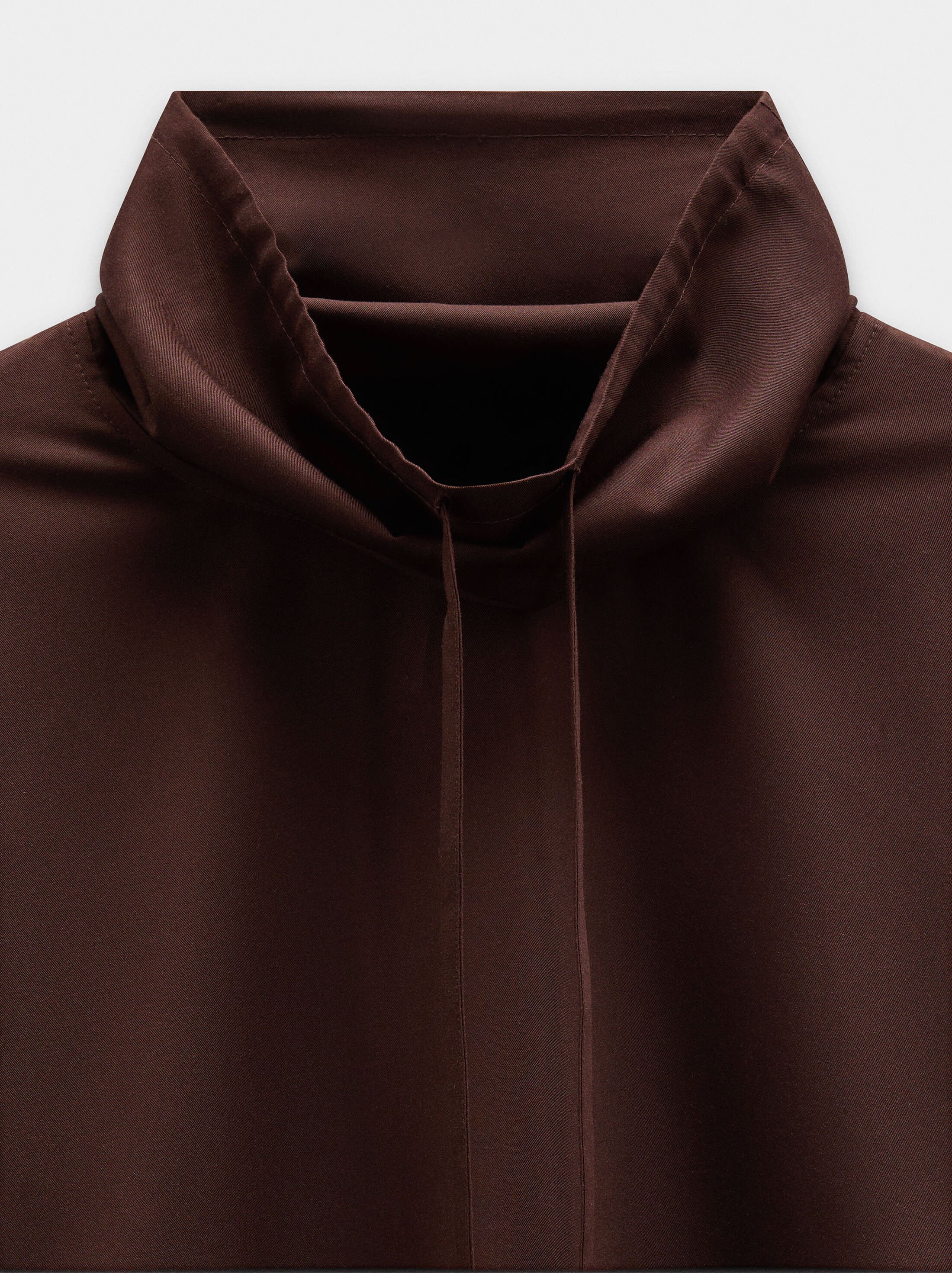 Brusa de coll alt amb cordó image number 7.0