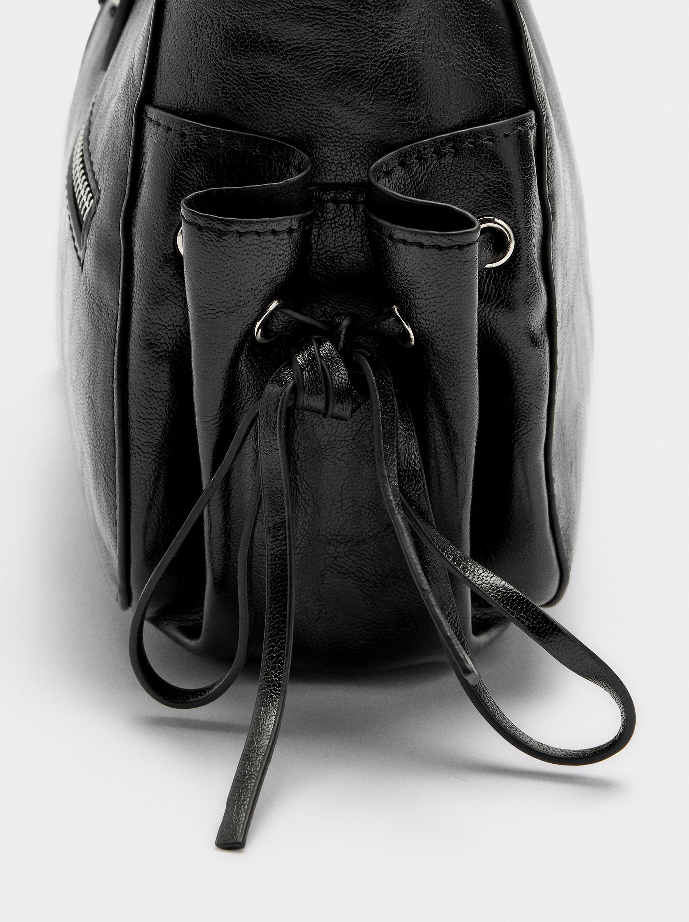 Cracked-effect shoulder bag image number 2.0