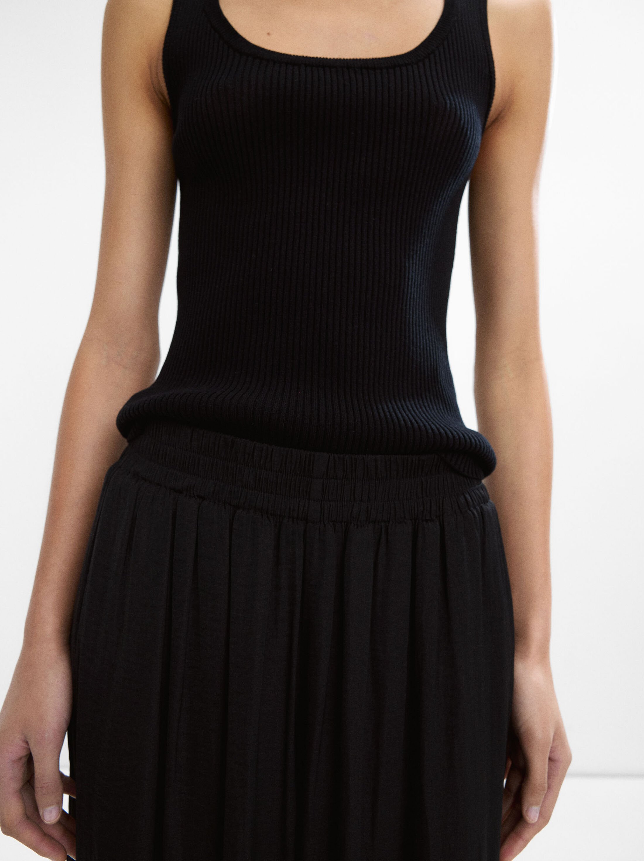 Pleated textured trousers image number 4.0