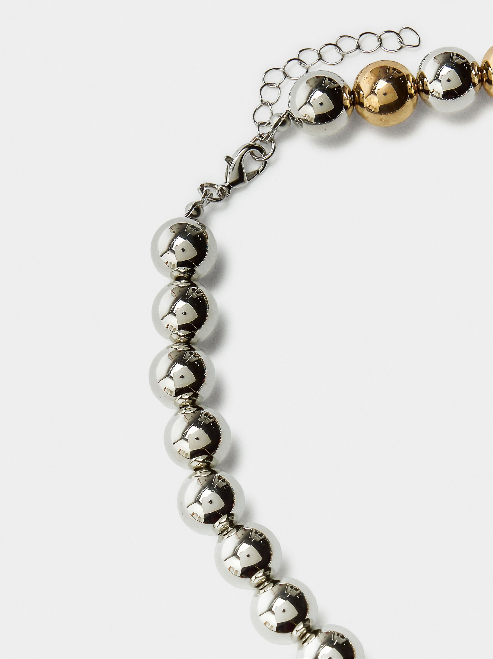 Short necklace with beads image number 2.0