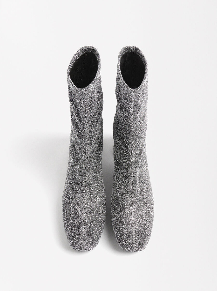 Elastische Ankle Boots mit Glanz-Effekt