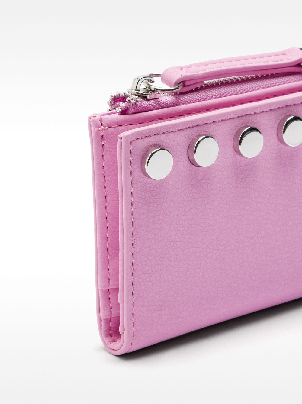 Coin purse with studs