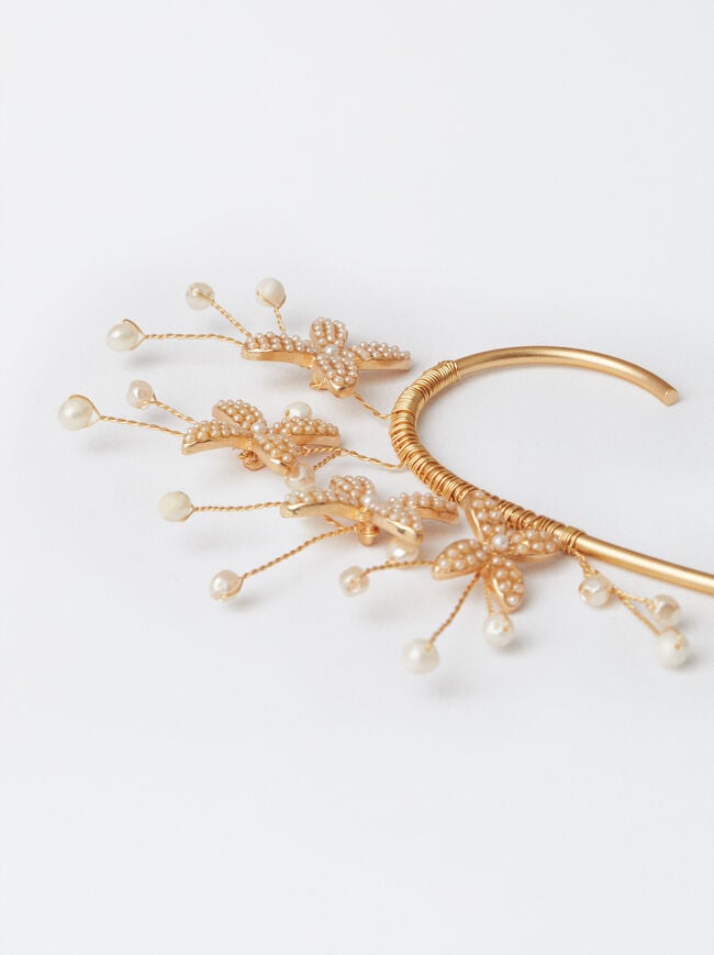 Ear Cuff With Flowers And Pearls image number 2.0