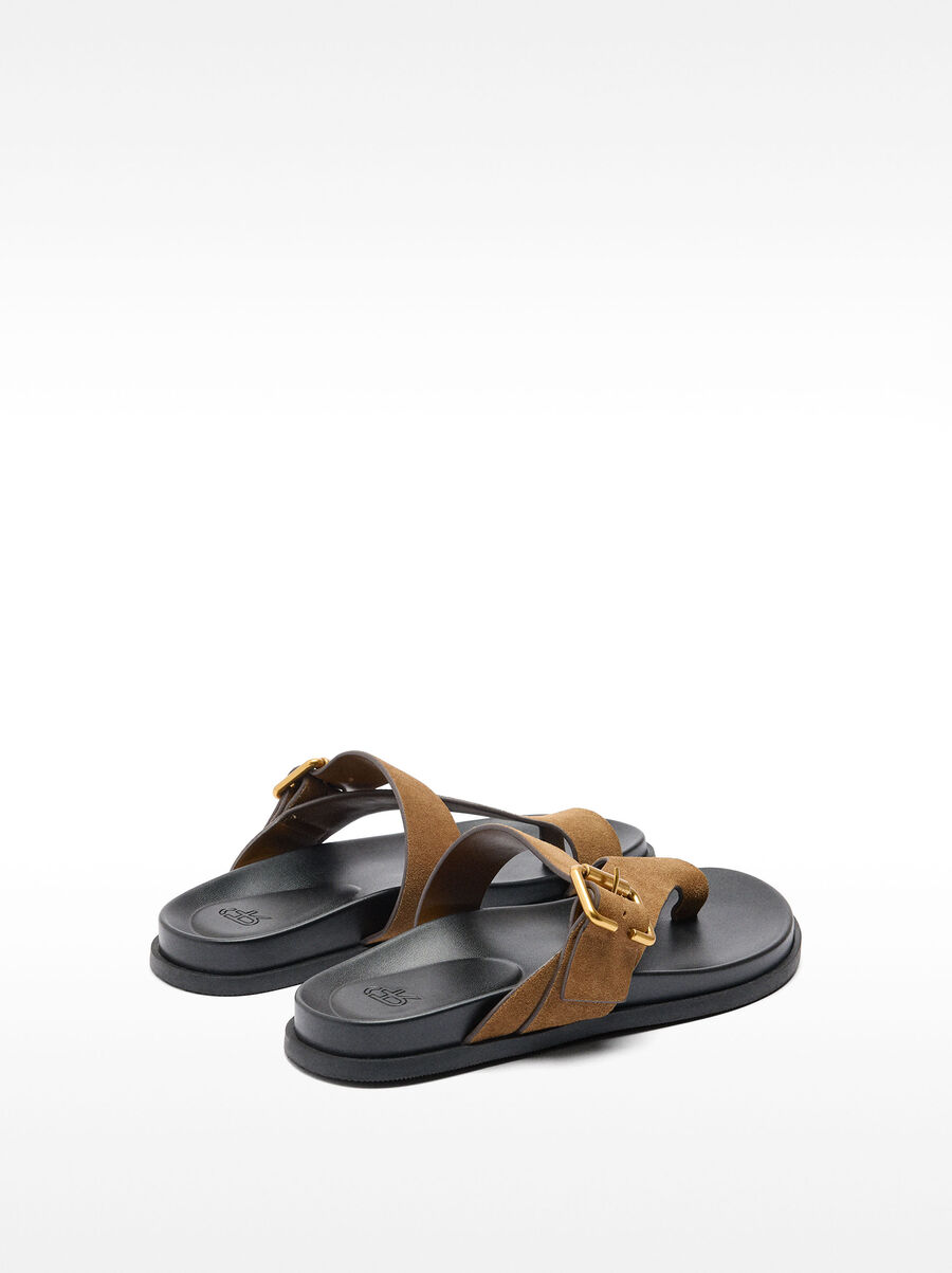Leather sandals with straps and buckle