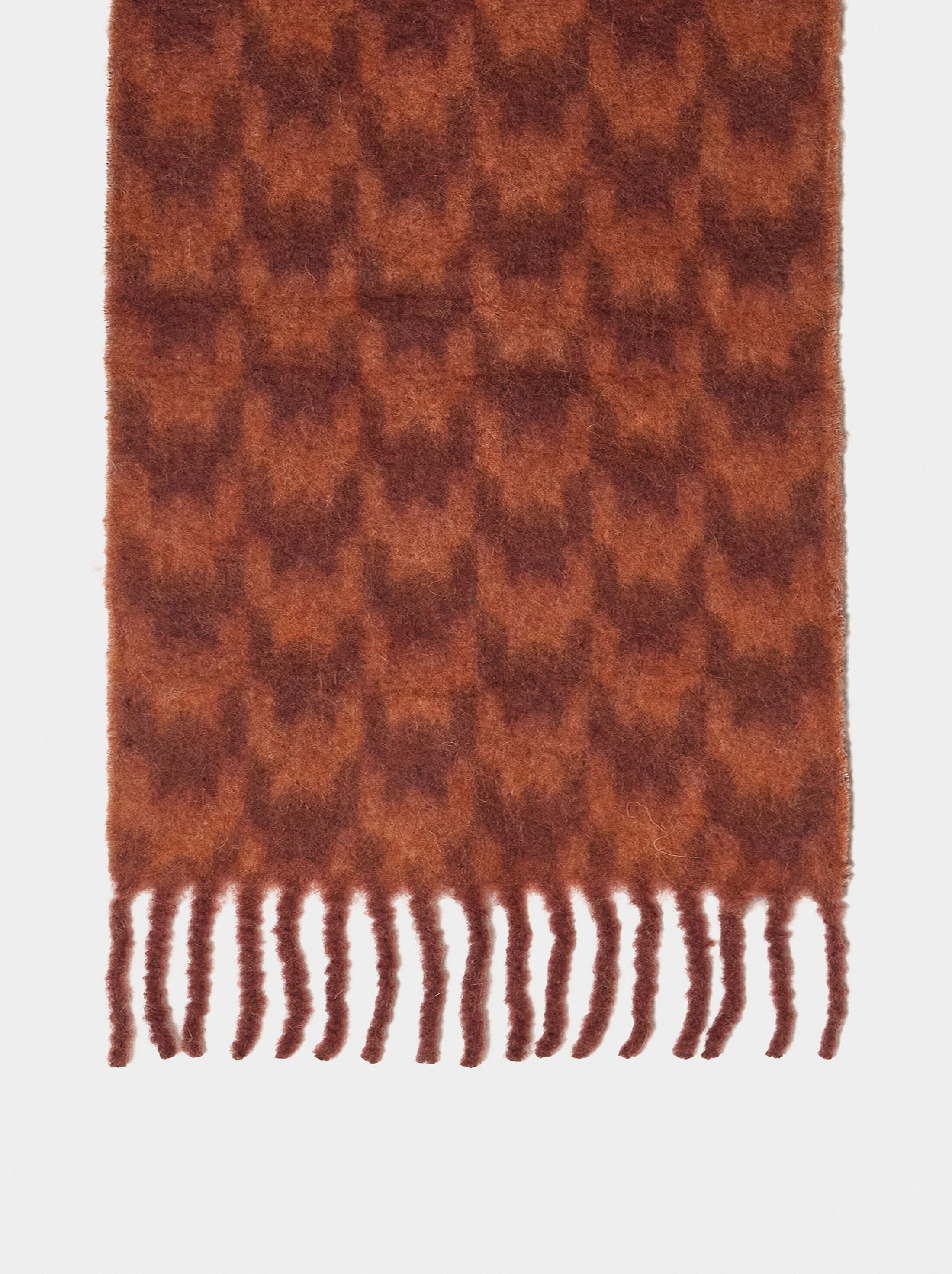 Printed scarf with fringes image number 3.0