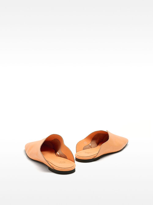 Zapatos planos de piel destalonados