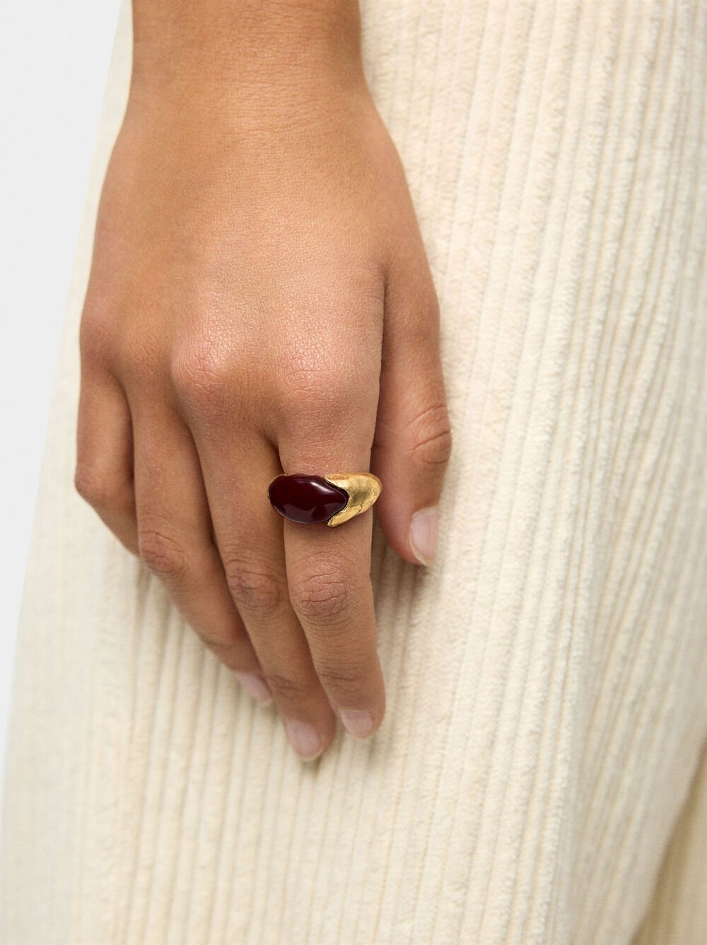 Anillo ovalado irregular