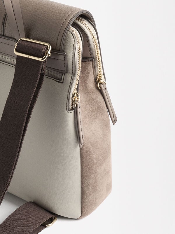 Backpack with flap closure