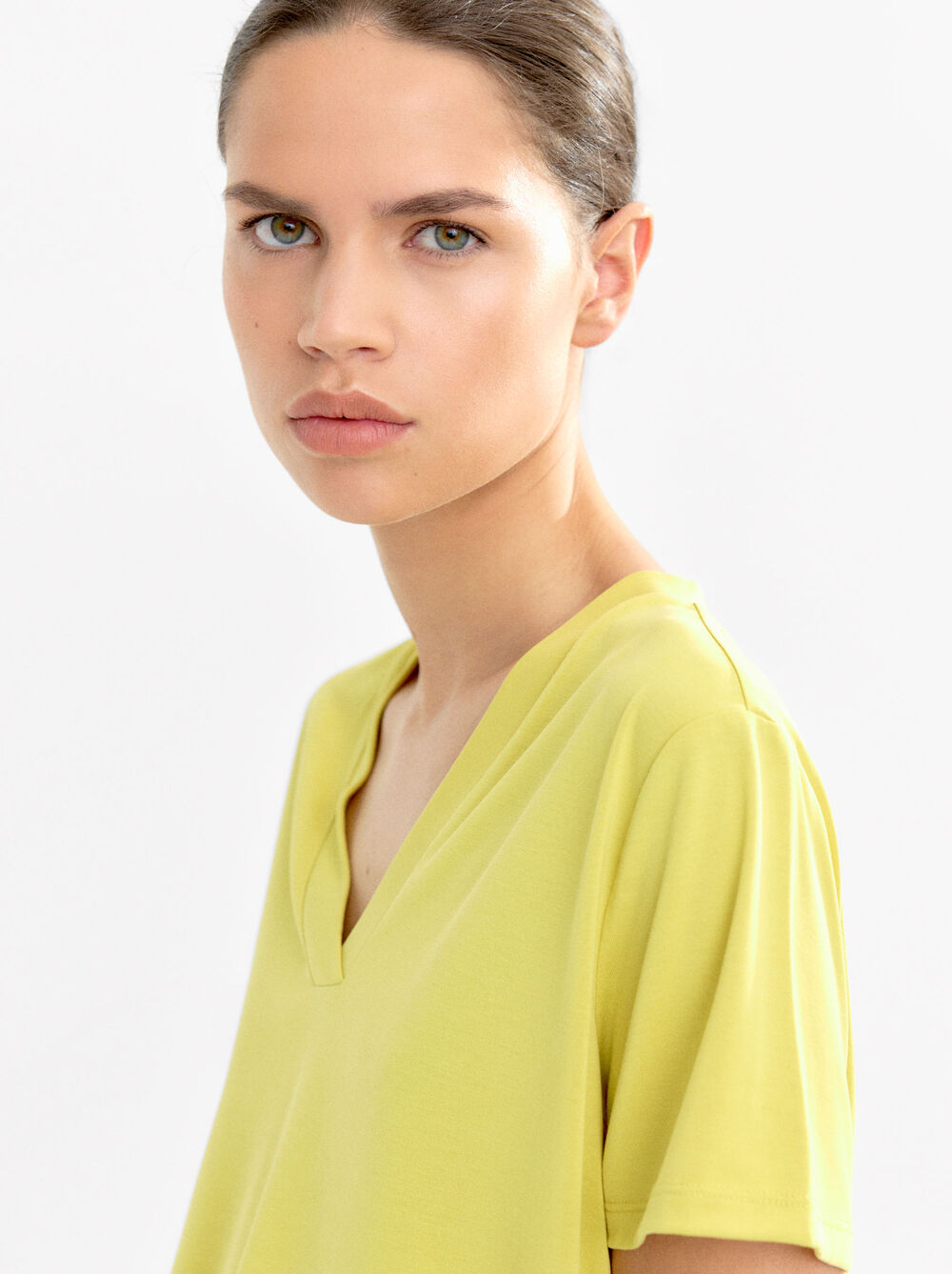 T-Shirt mit V-Ausschnitt