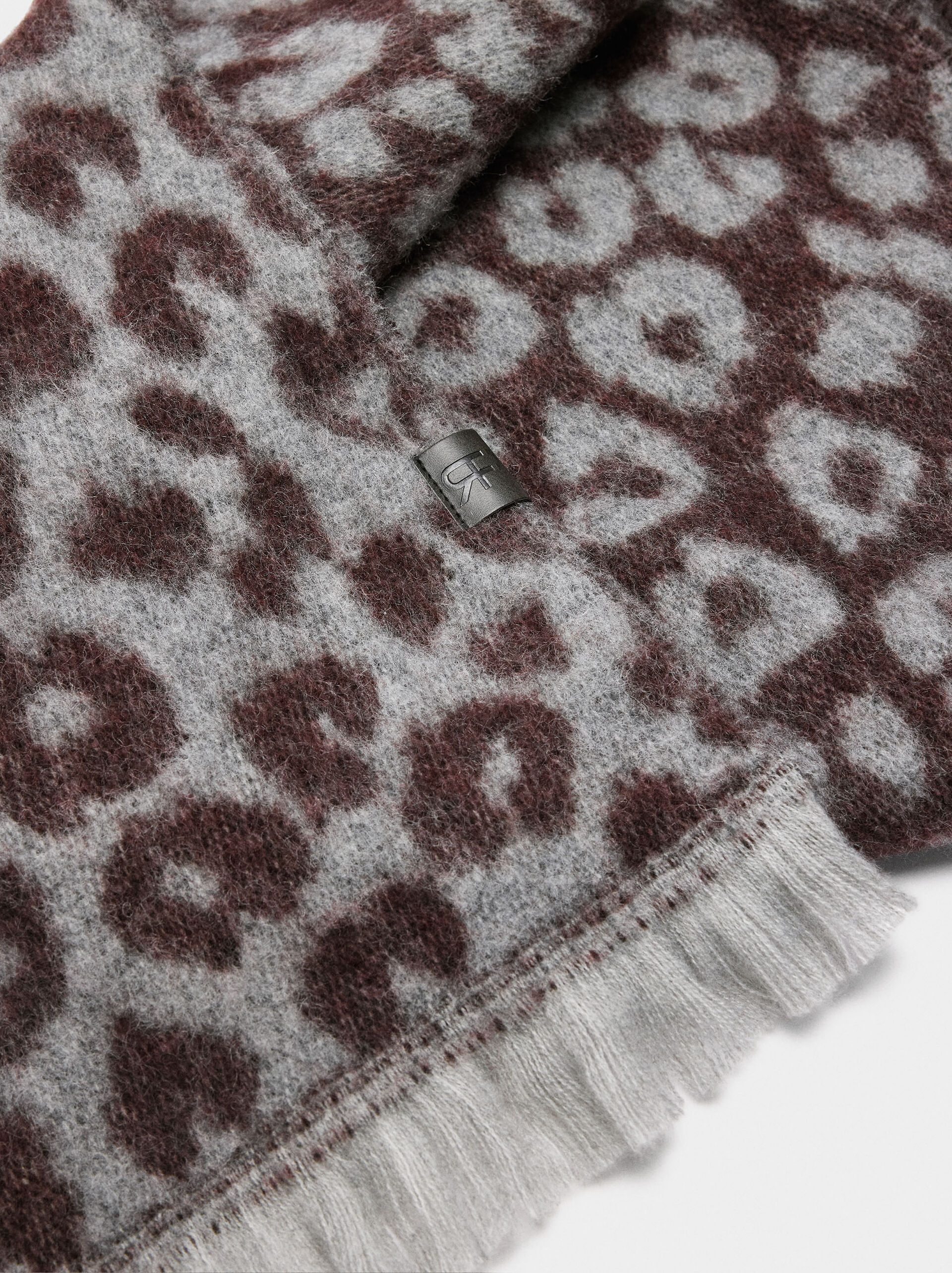 Écharpe imprimée animal avec franges image number 1.0