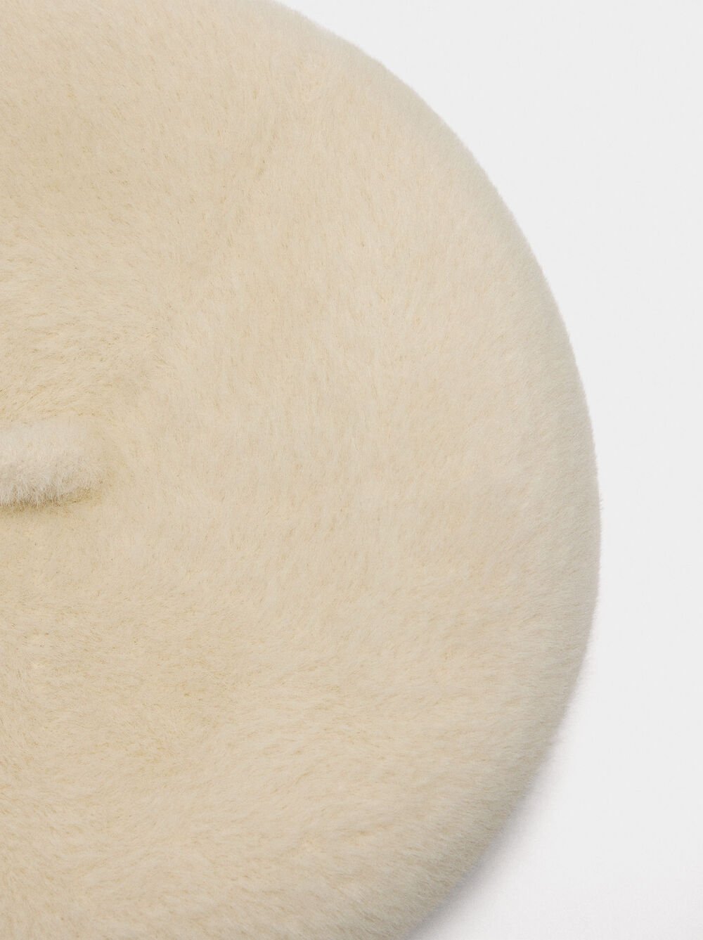 Beret with fur effect