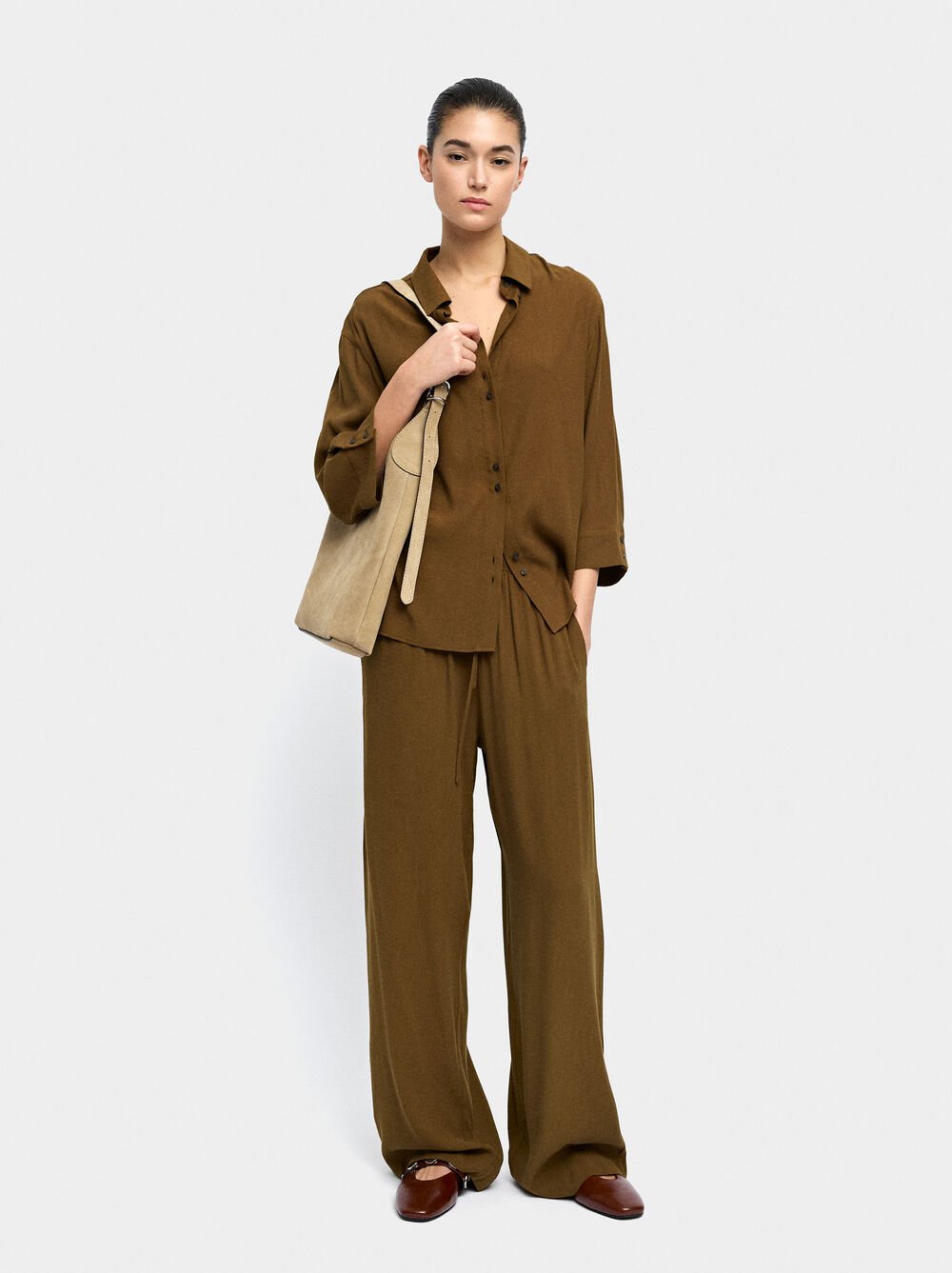 Trousers of lyocell with elastic waist
