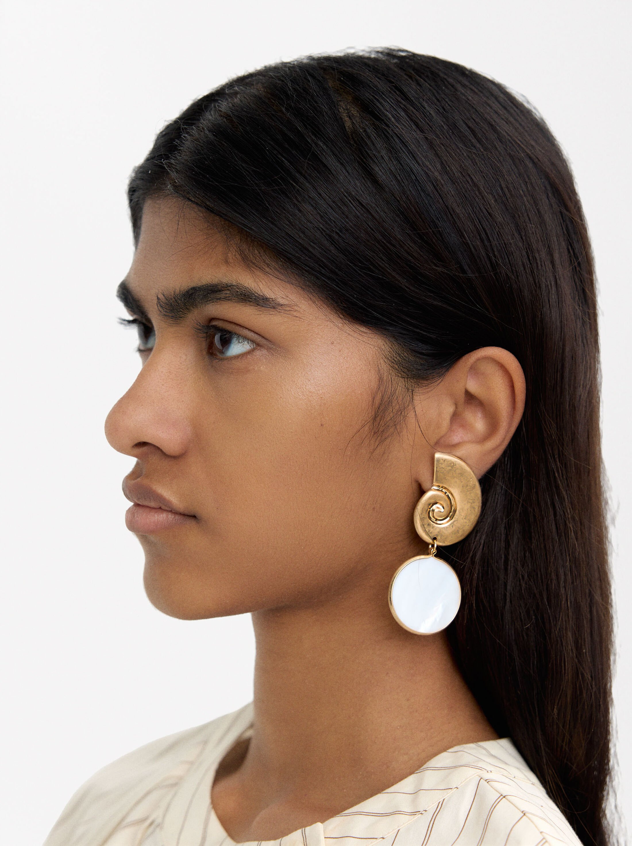 Long earrings with shells and circles image number 0.0