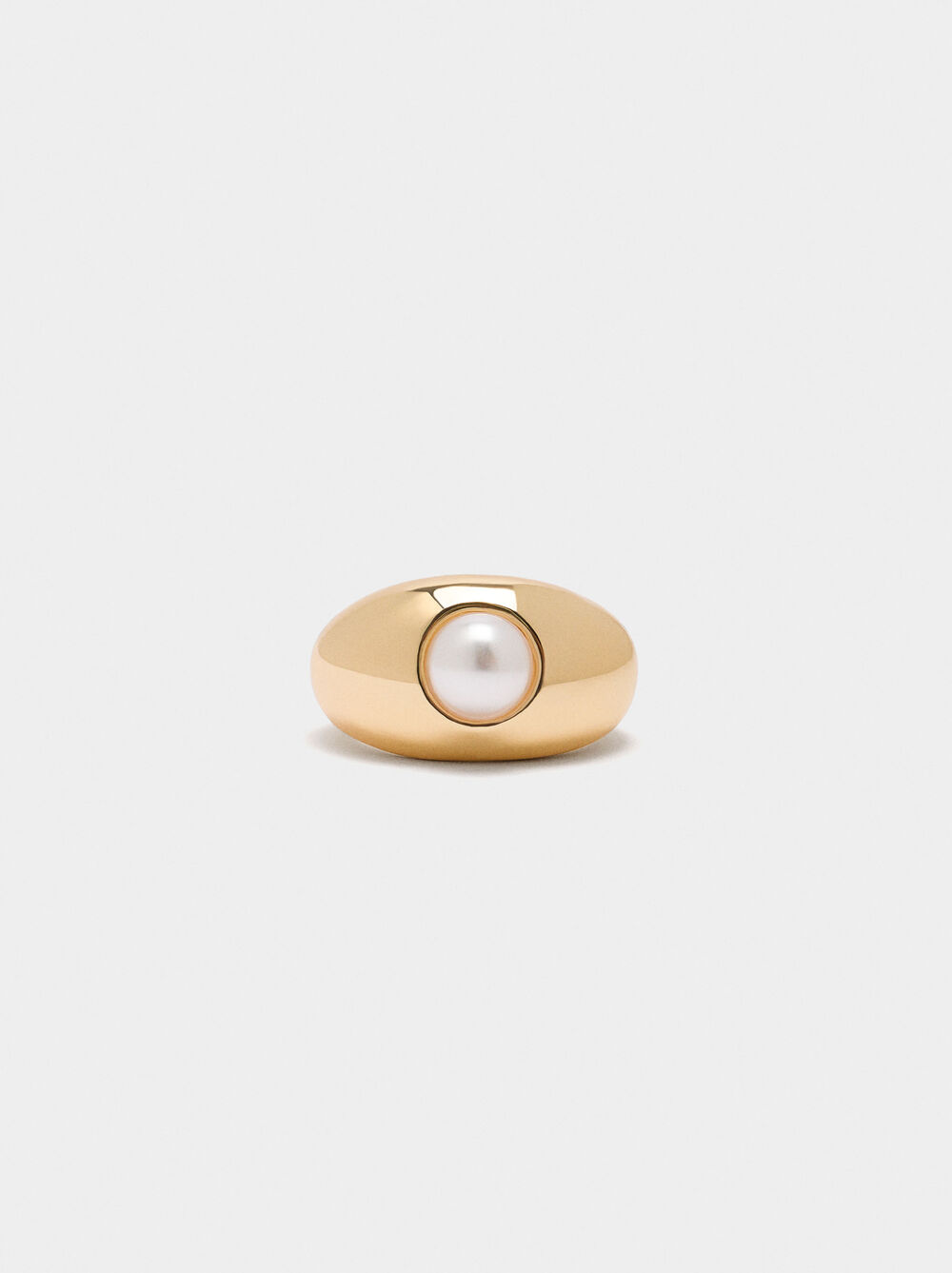 Ring with pearl