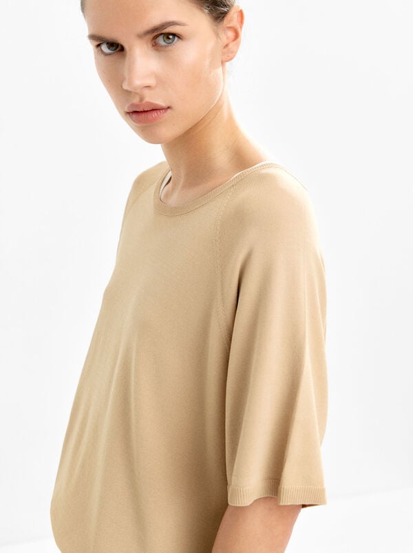 Short-sleeve knit sweater
