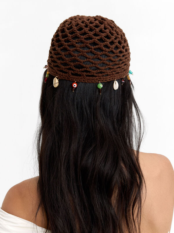 Crochet hat with shells