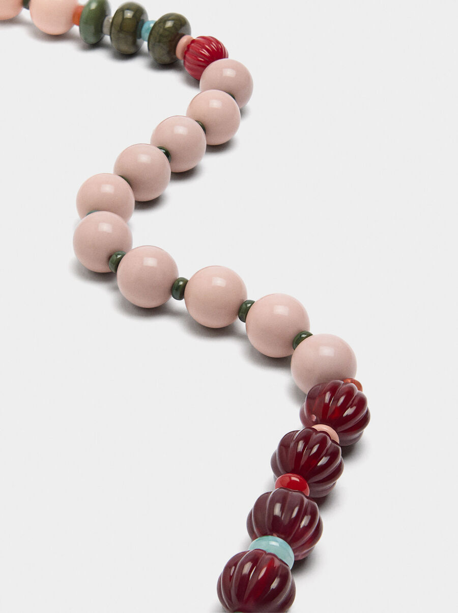 Short necklace with multicolor beads