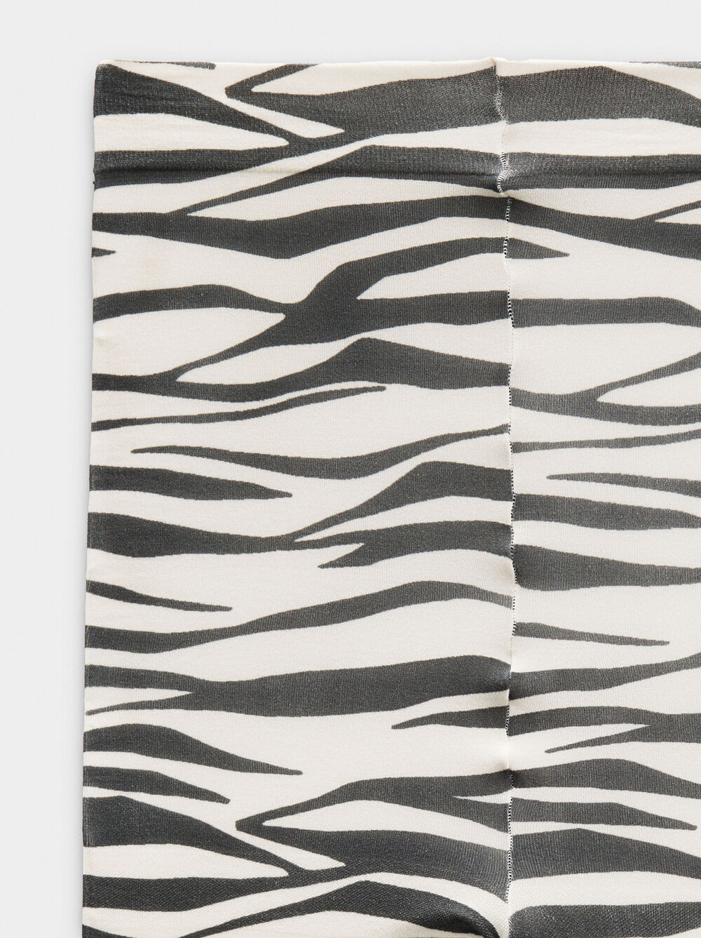 Knit tights with animal print