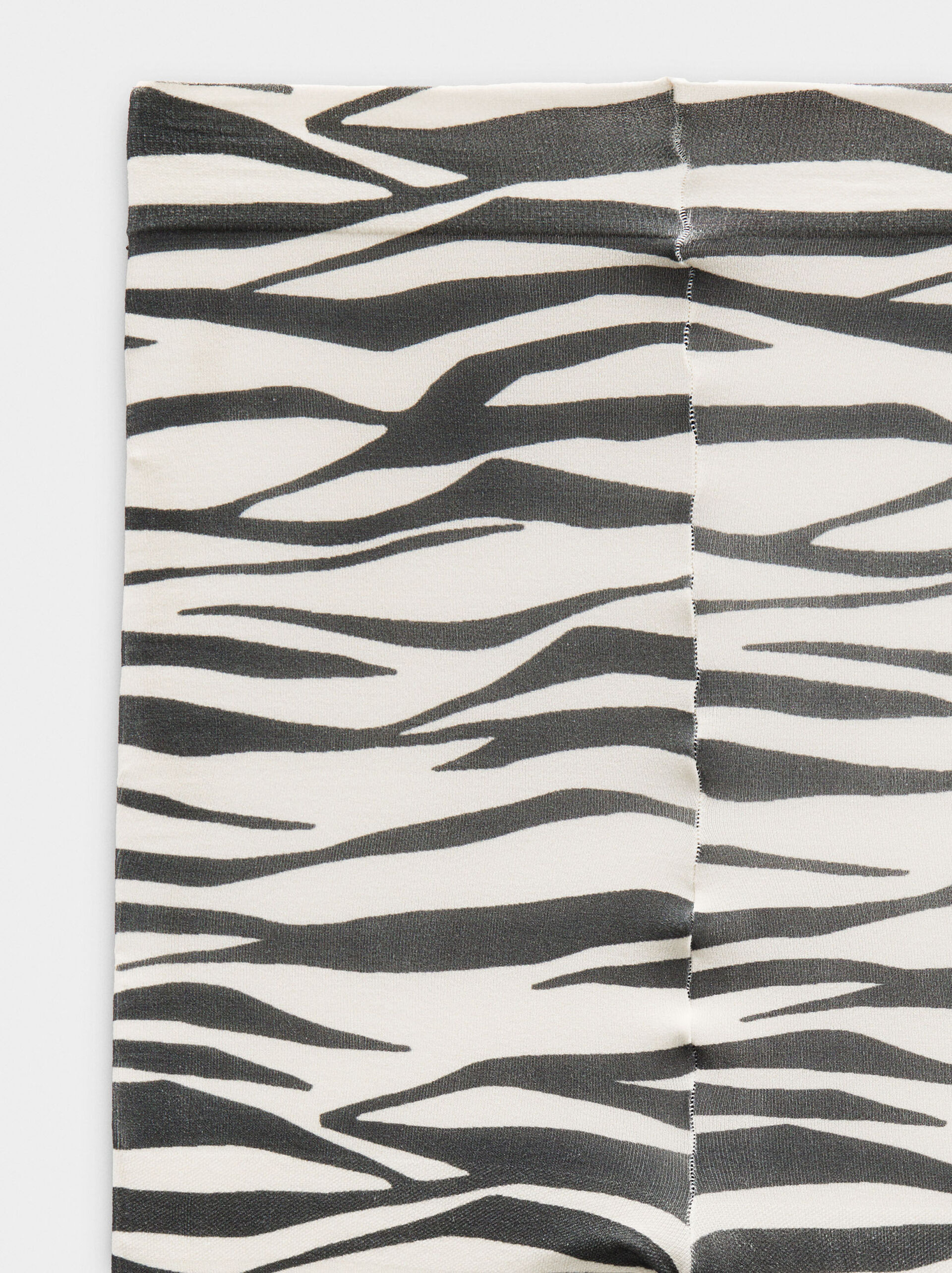 Knit tights with animal print image number 5.0