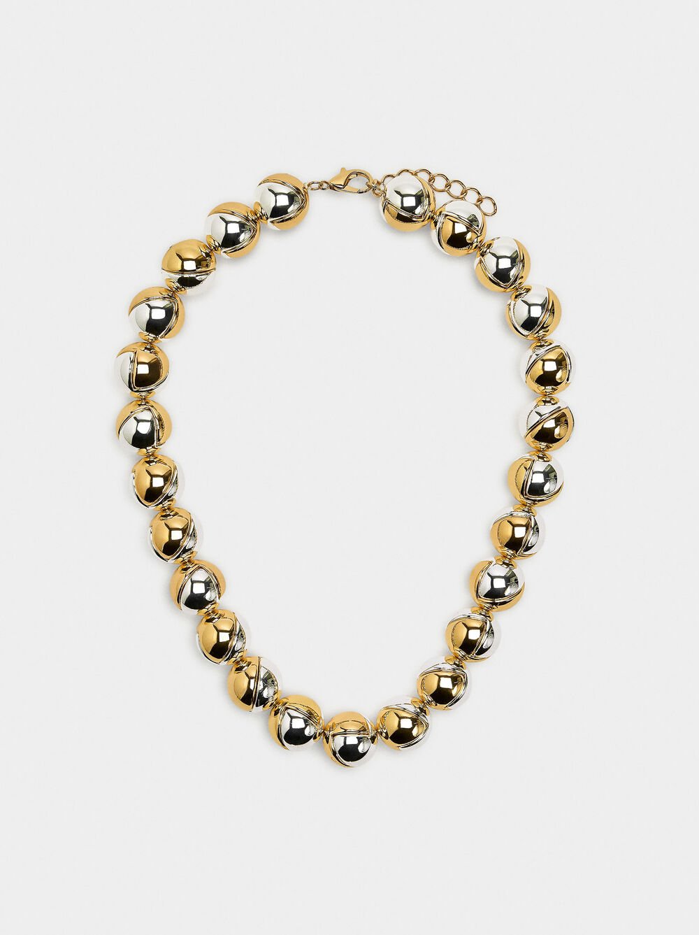 Necklace with bicolor spheres