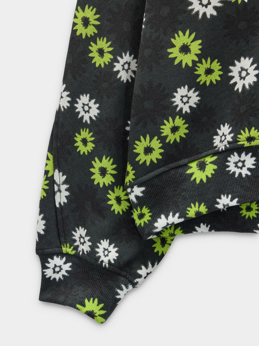 Sweatshirt with polka dots