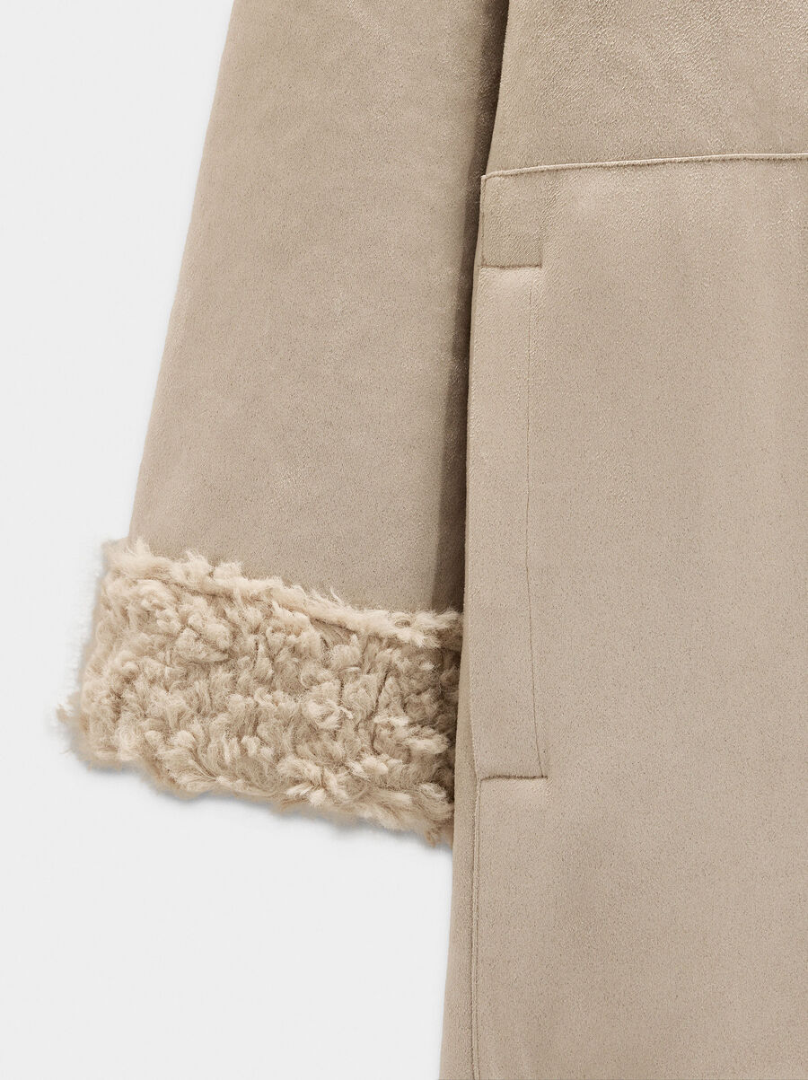 Abrigo largo efecto piel reversible