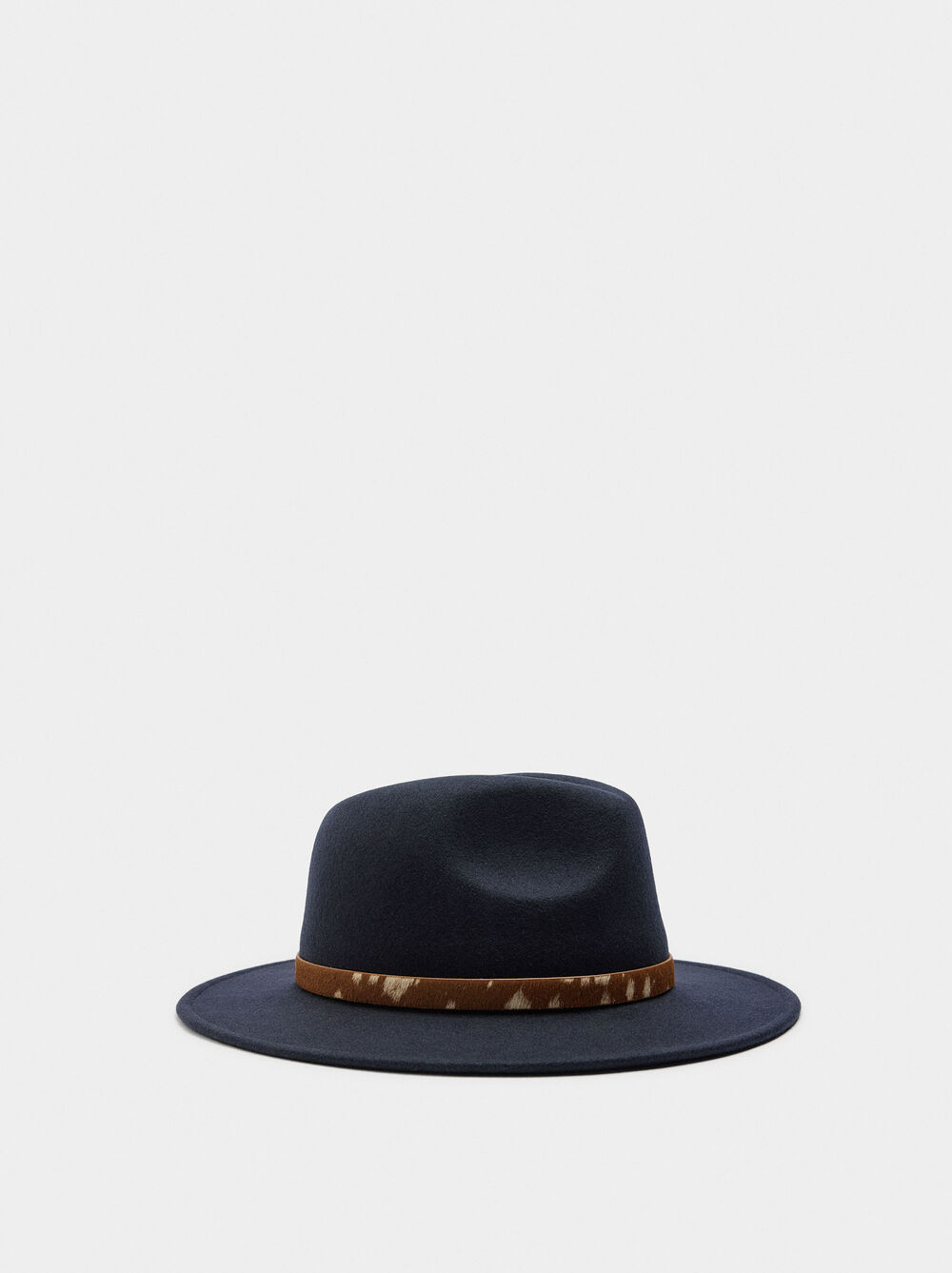 Hat with wool and leather belt