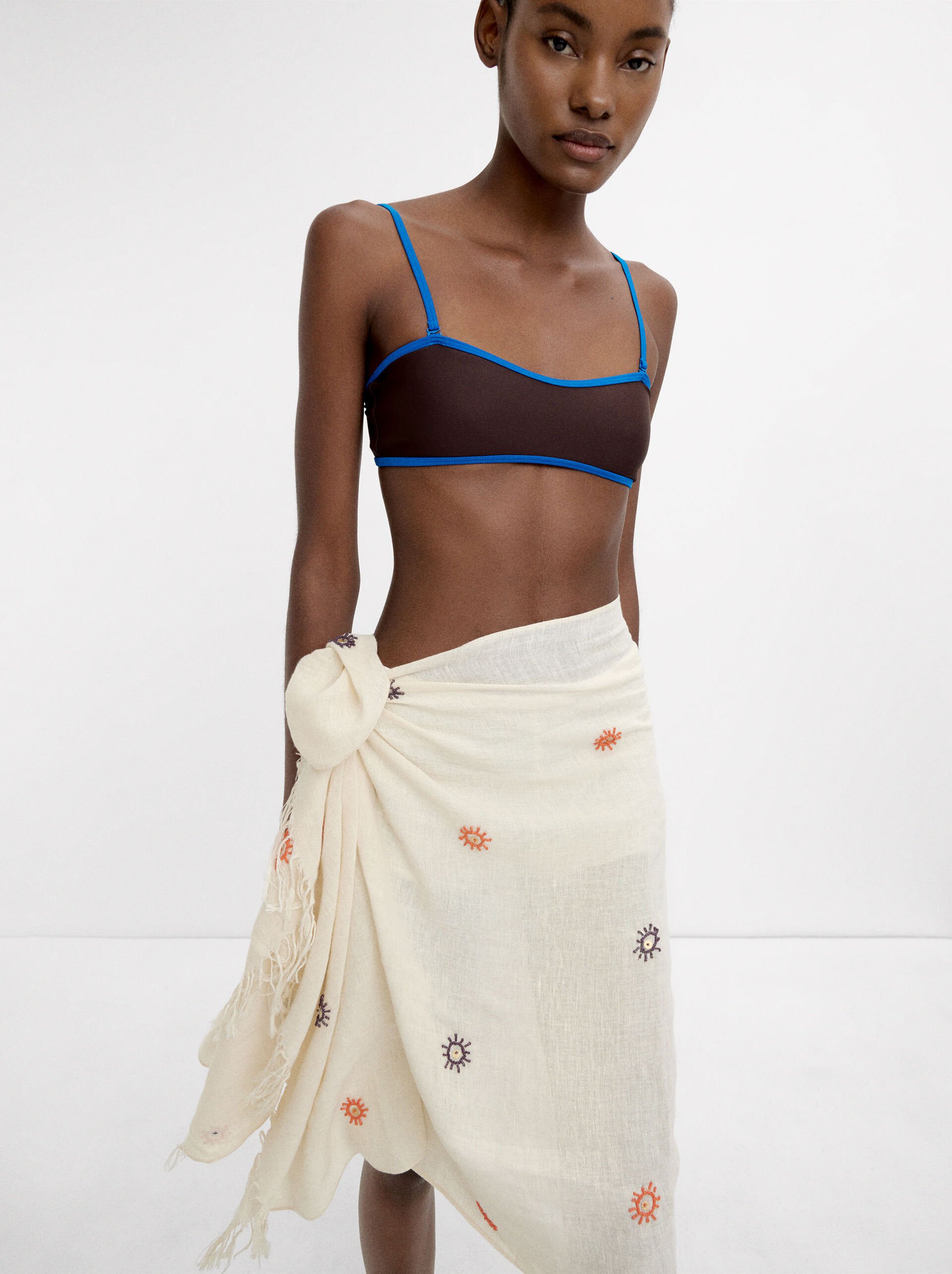 Pareo with beads and fringes image number 1.0