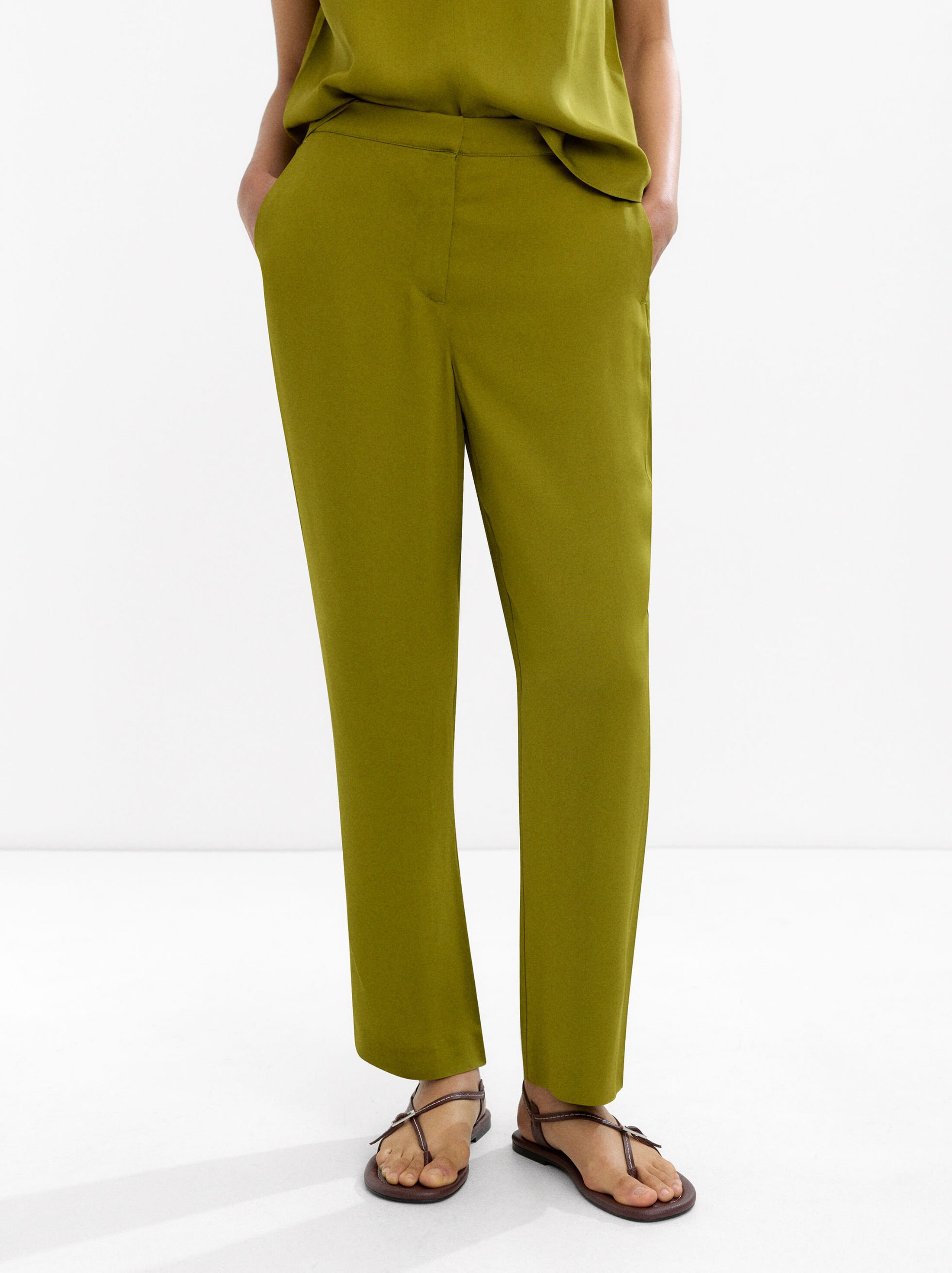 Pantalons rectes amb butxaques image number 1.0