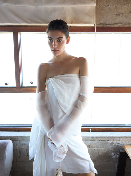 Robe courte à bretelles drapée