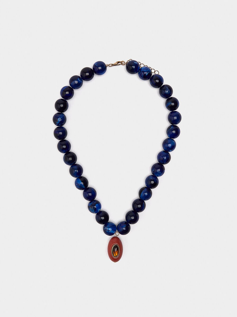 Collier court en perles avec pendentif