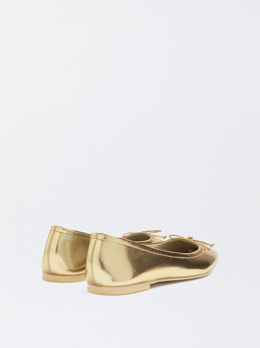 Metallic ballerinas with bow