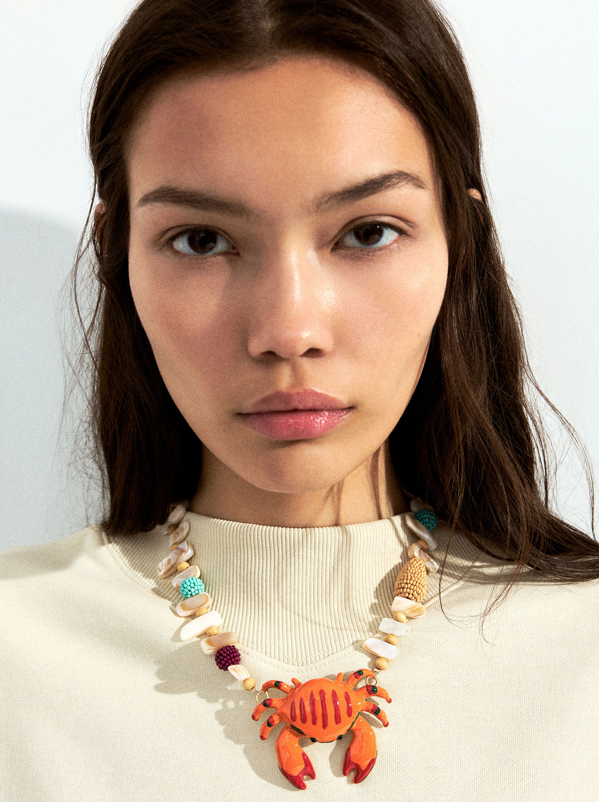 Short necklace with crab shell pendant image number 0.0