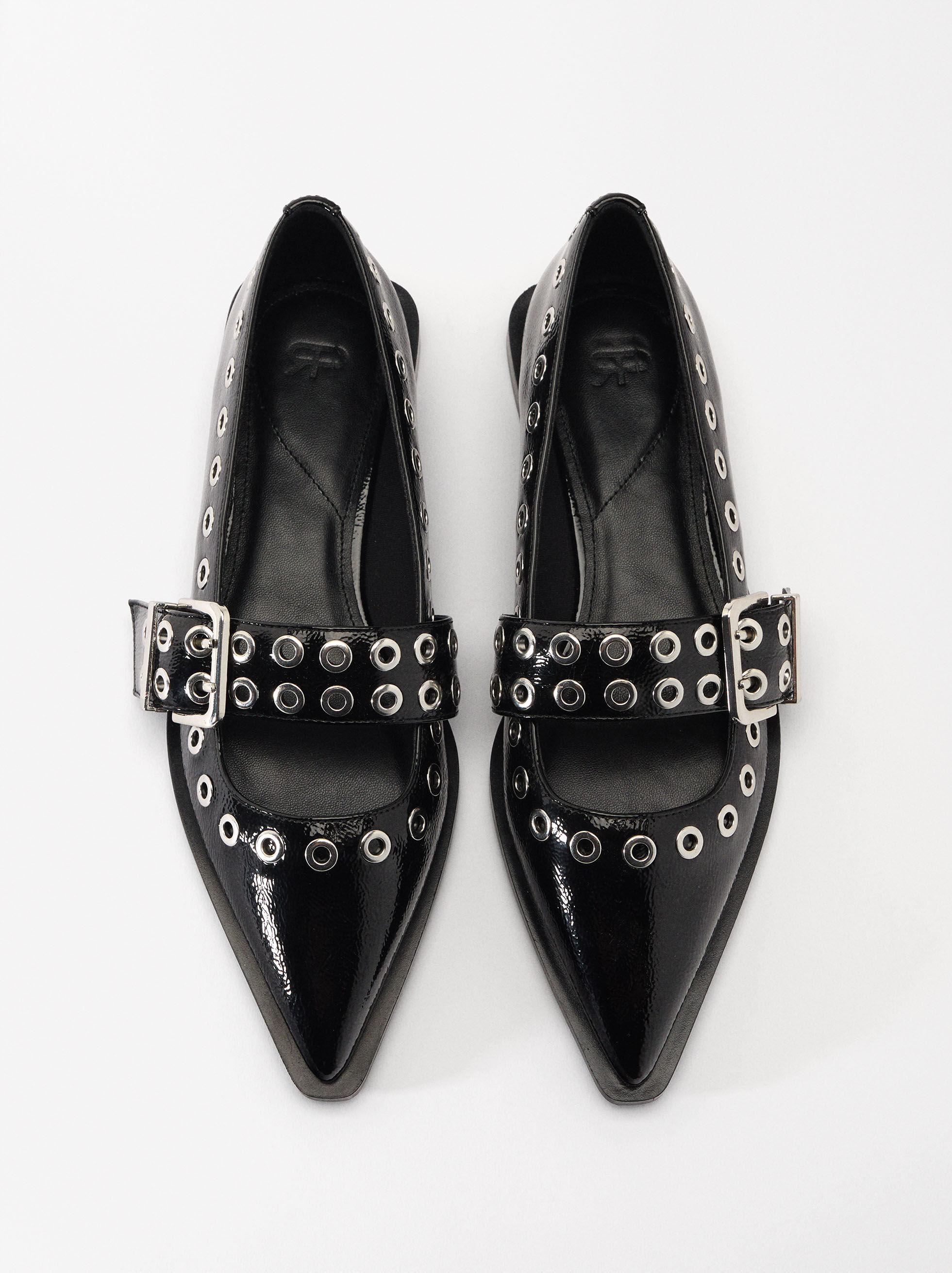 Scarpe basse a punta con borchie sale