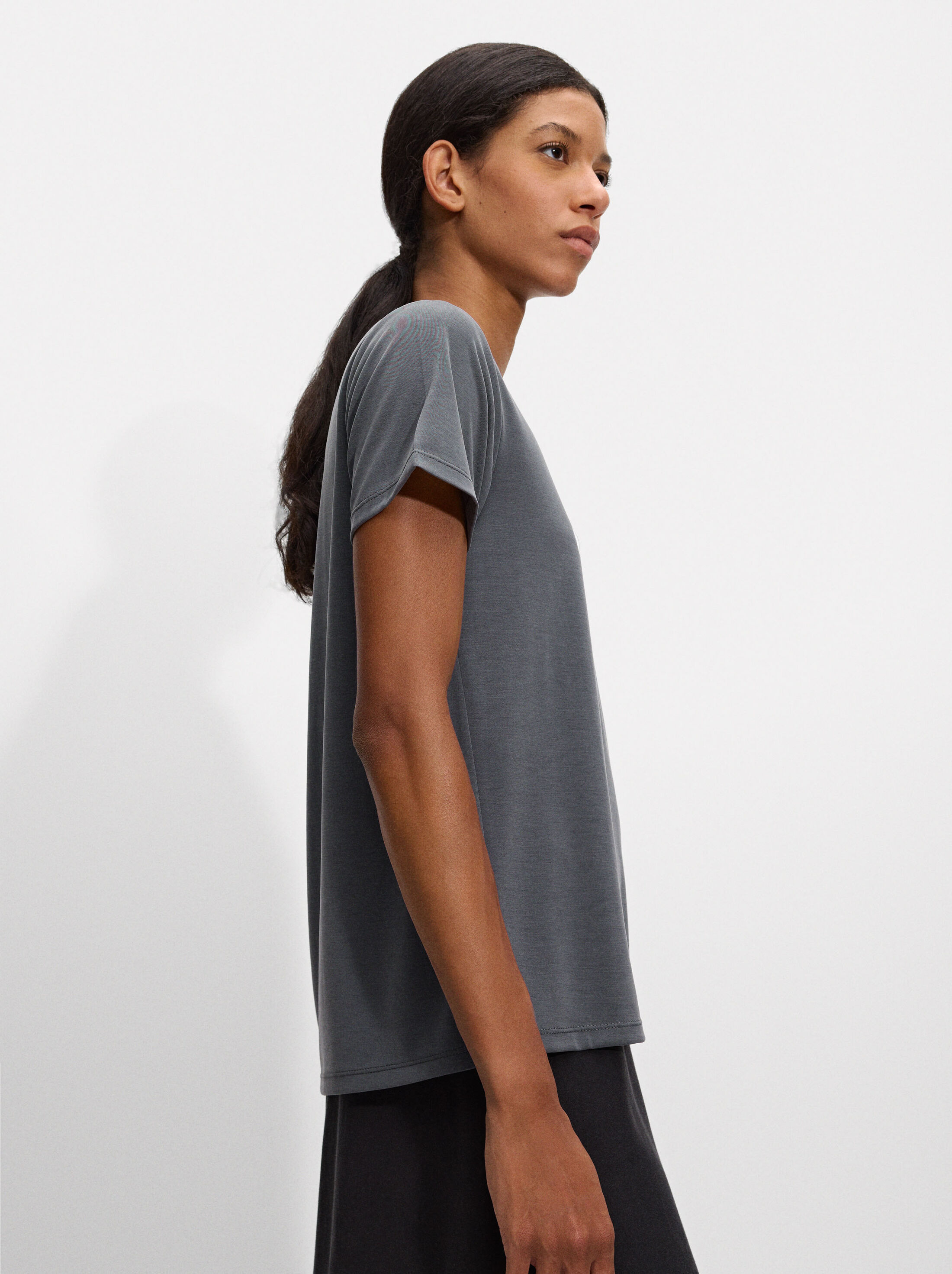 Round-neck T-shirt image number 2.0