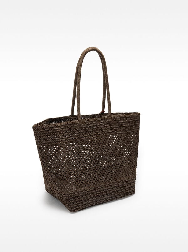 Straw-effect shopper bag with pendant