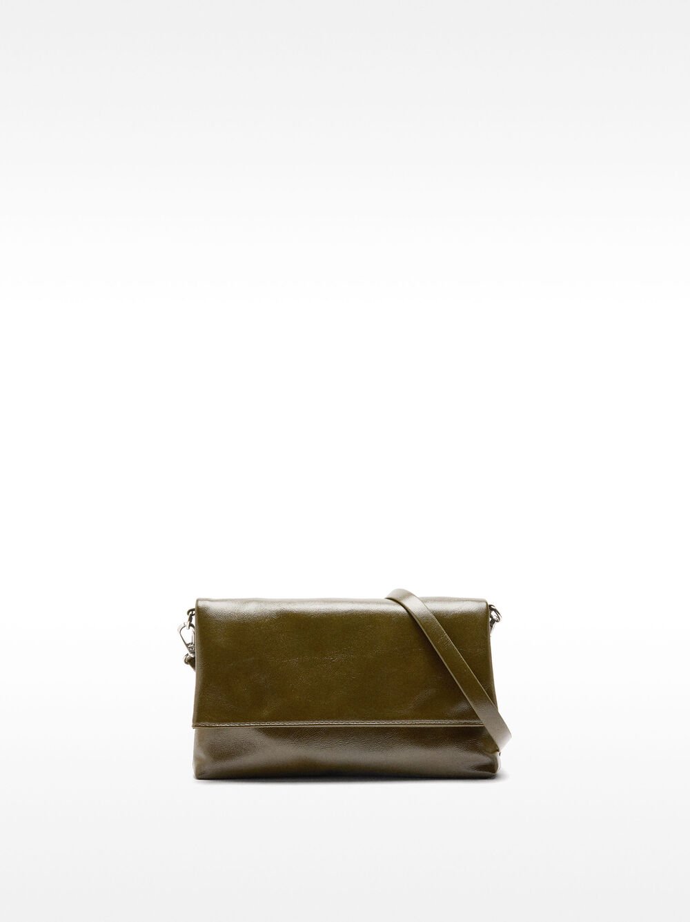 Bolso bandolera con solapa imantada